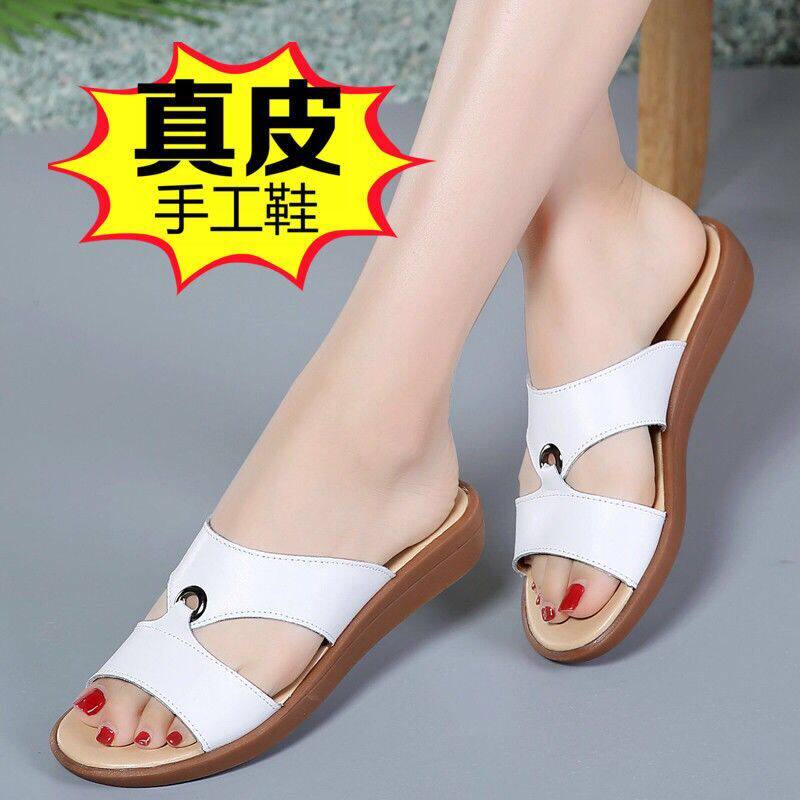 夏季真皮妈妈凉鞋女中跟软底时尚中老年凉拖鞋外穿大码孕妇平底鞋