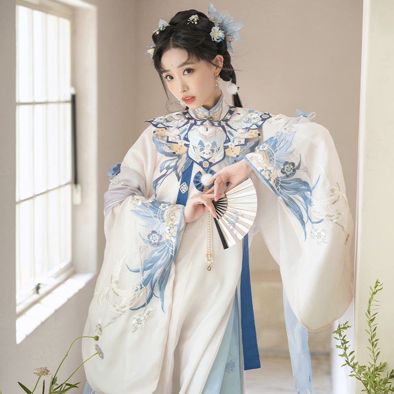 十三余斜襟服女制汉肩明面裙袄马立领小豆刺绣汉服