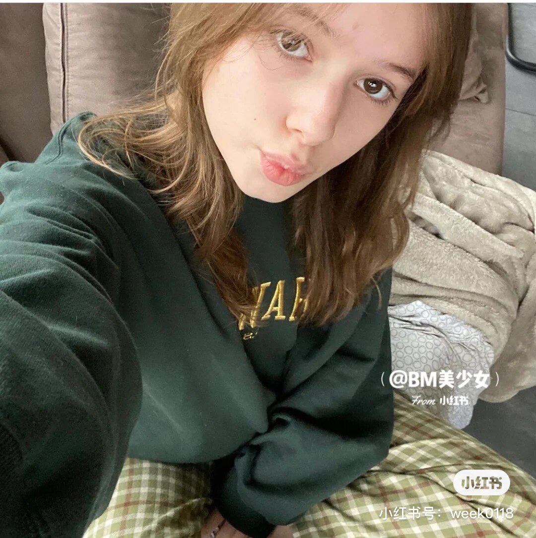 bm美少女brandymelville官网欧美hawaii夏威夷刺绣宽松圆领卫衣