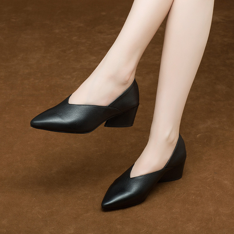 2020新款软皮奶奶鞋春季尖头粗跟单鞋春款女鞋子中跟红真皮鞋春秋