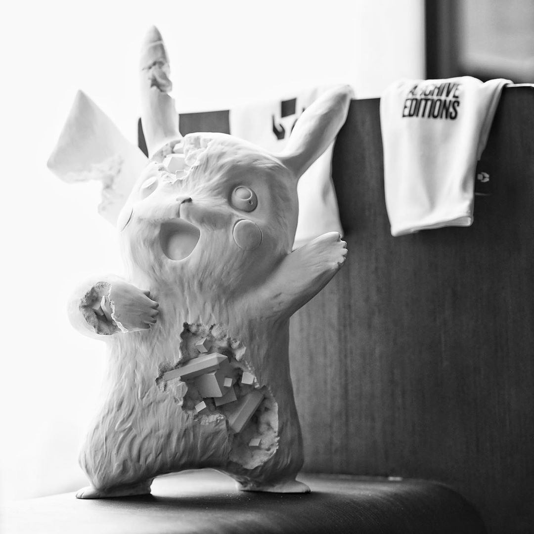 danielarsham侵蚀皮卡丘限量911车模型雕塑艺术术潮潮玩盲盒