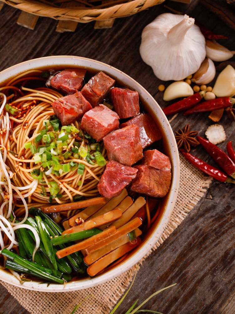 五香牛肉面藤椒牛肚速食方便面手工碱水水面油炸冲泡方便面