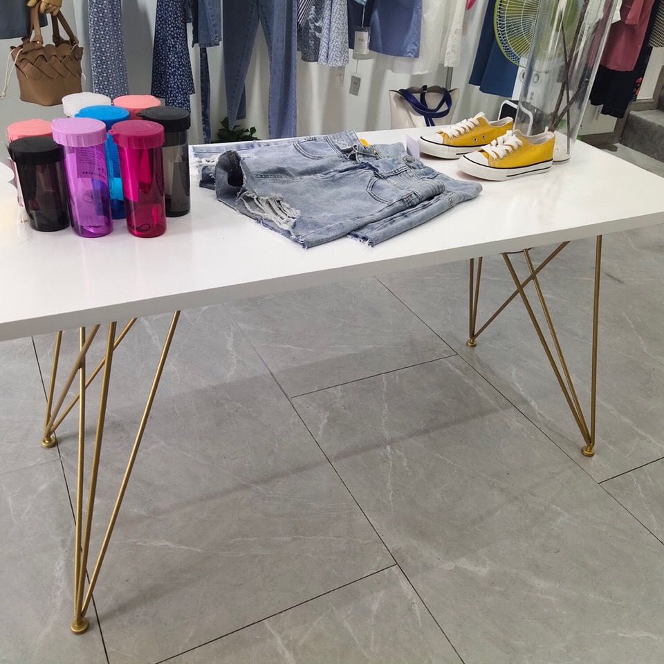 服装店桌子中间摆放展示桌展示台商用流水台