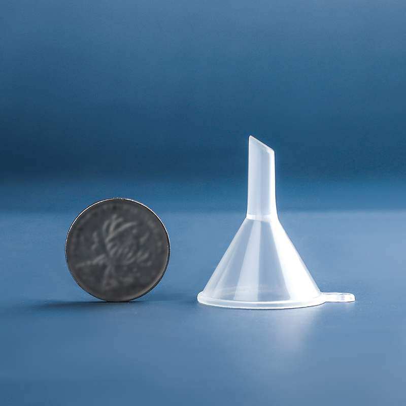 方便实用迷你适用香水塑料漏斗美容爽肤水化妆水漏斗