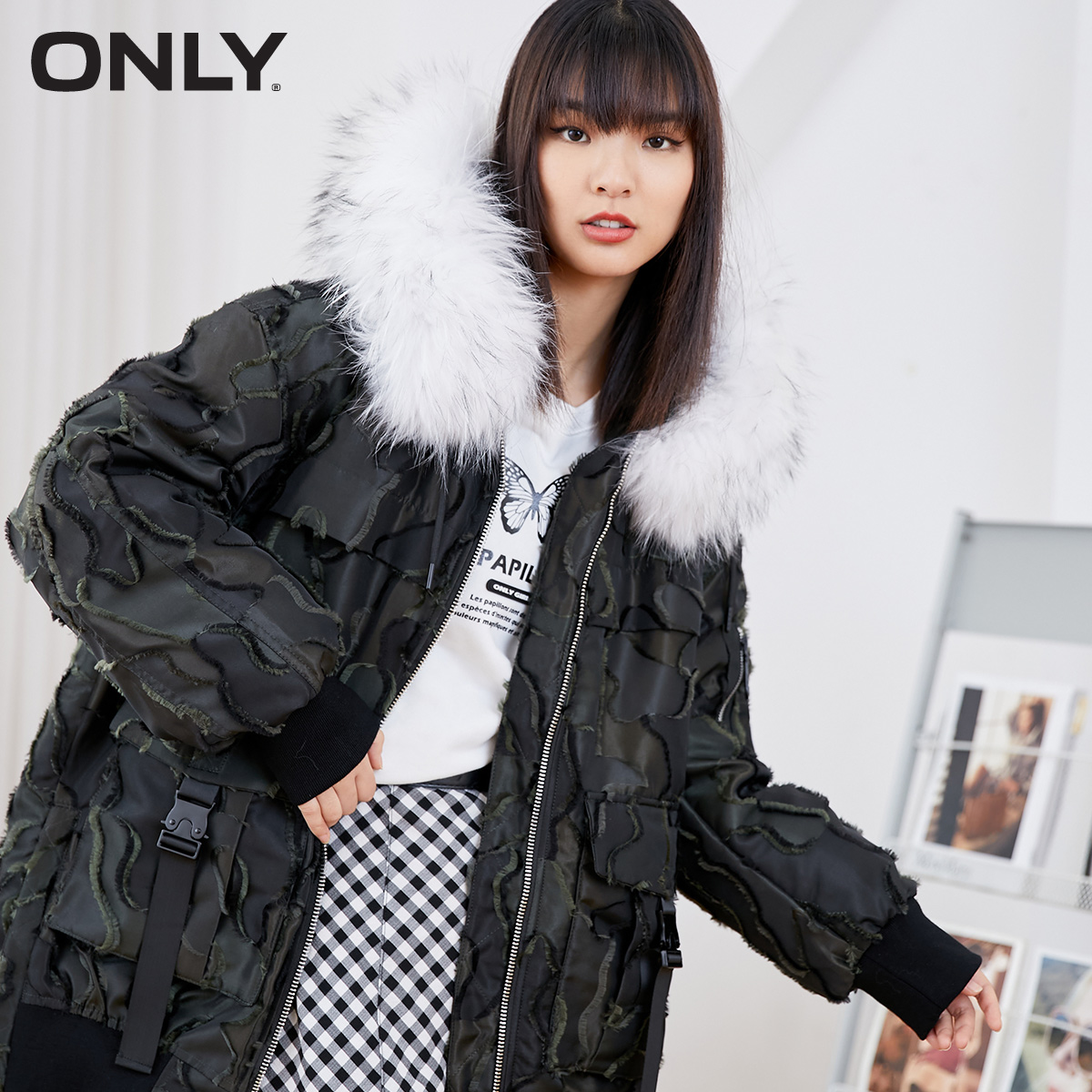 only秋季新款撞色连毛领中长迷彩大口口袋羽绒服羽绒服