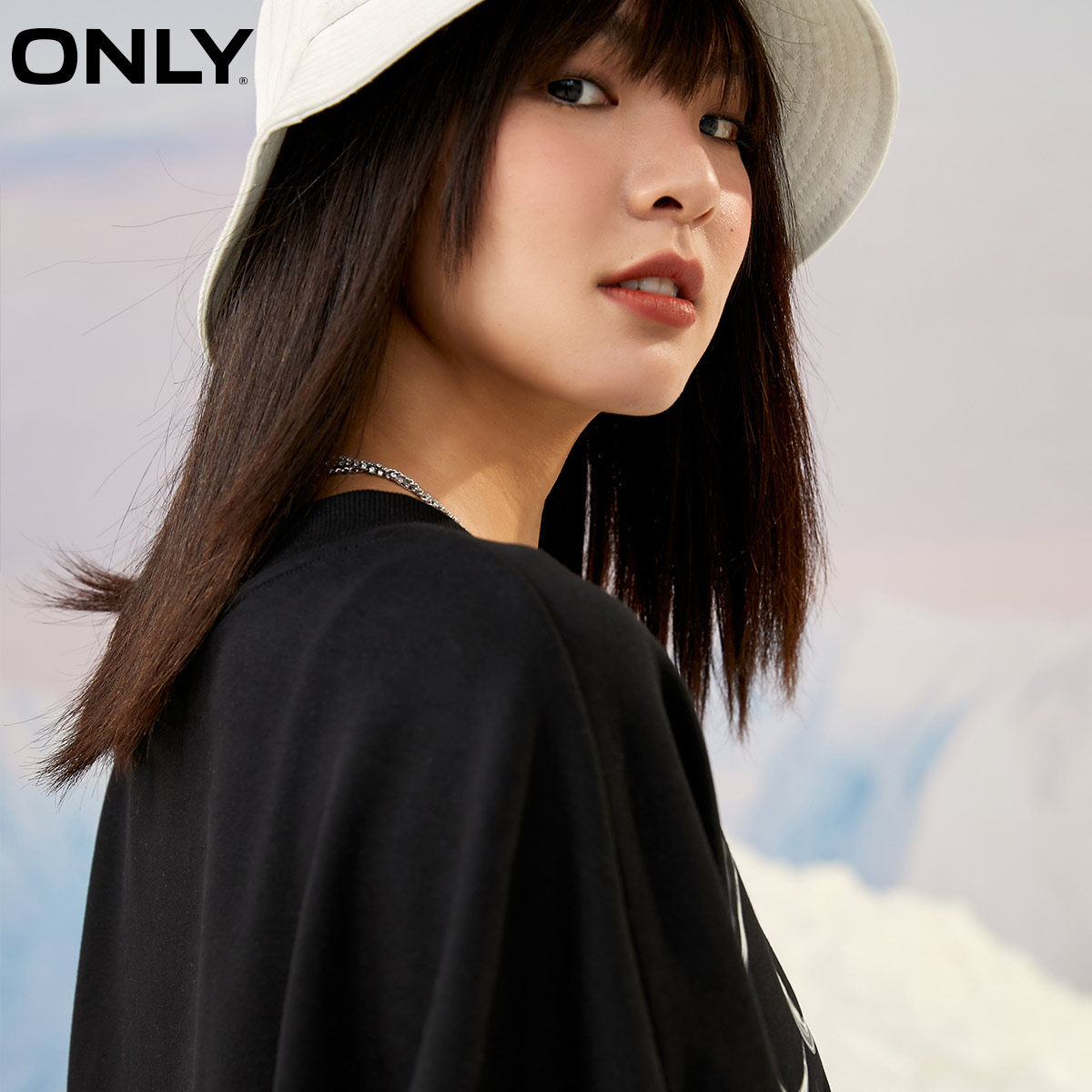 only2021春季新款时尚可爱熊无性别圆领宽松卫衣女12119s037卫衣