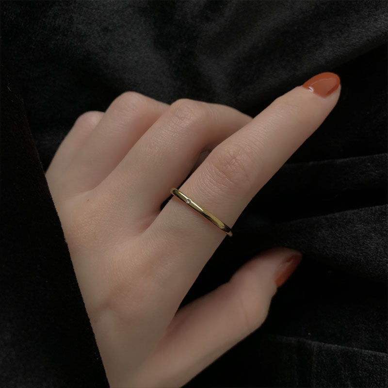 抖音小方戒戒指女钛钢不掉色网红设计感轻奢小众精致素圈方形指环