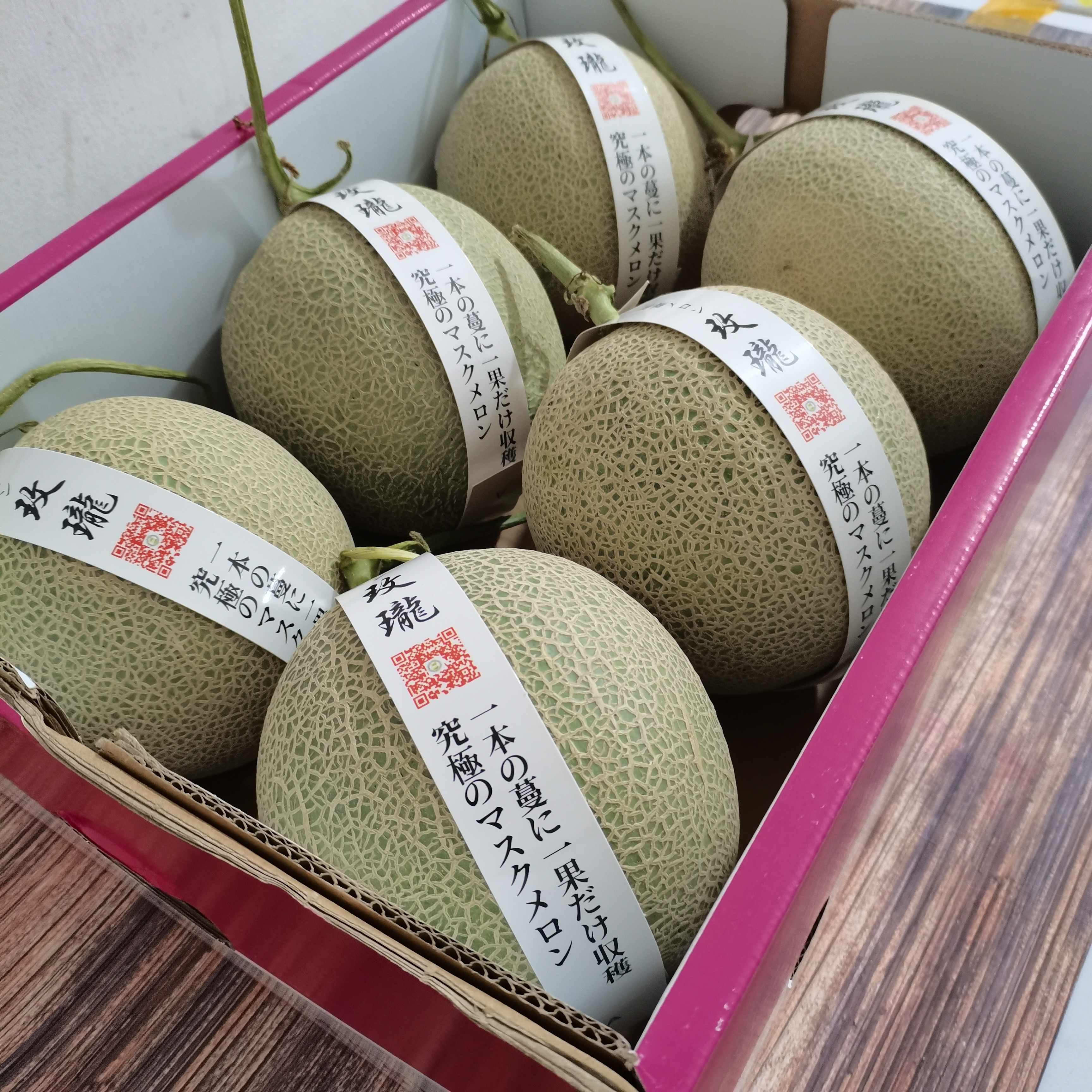 现货日本品种静冈夕张玫珑蜜瓜6个礼盒盒装哈密瓜