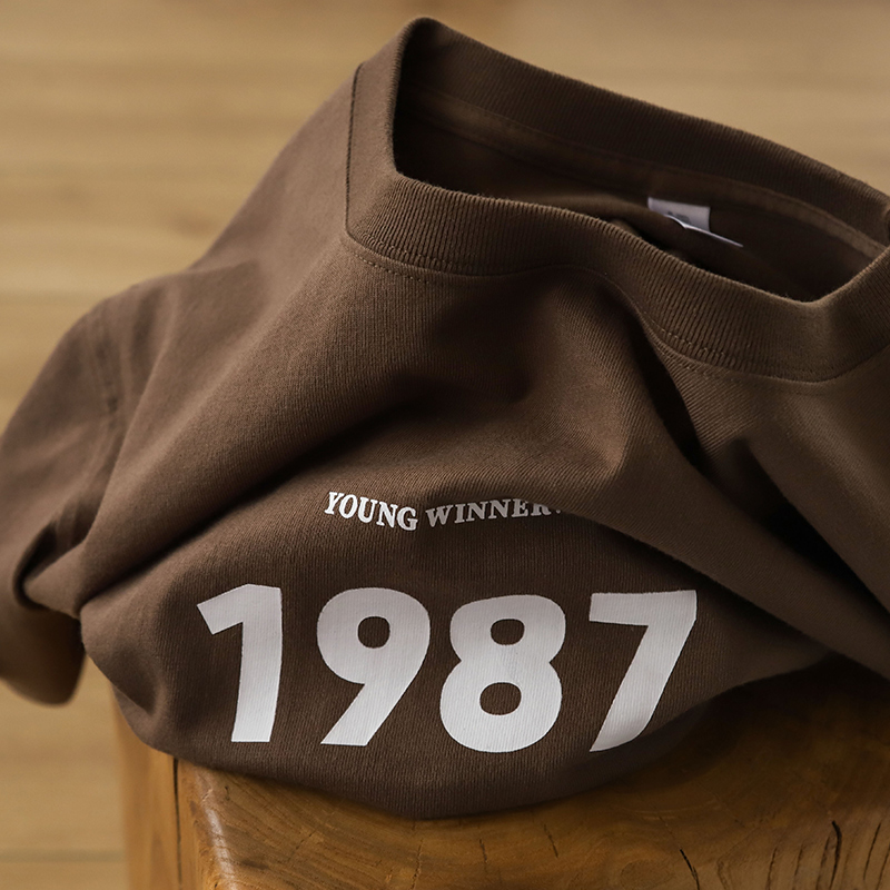 松茸 巧克力色纯棉重磅1987字母印花圆领宽松短袖夏季休闲情侣T恤