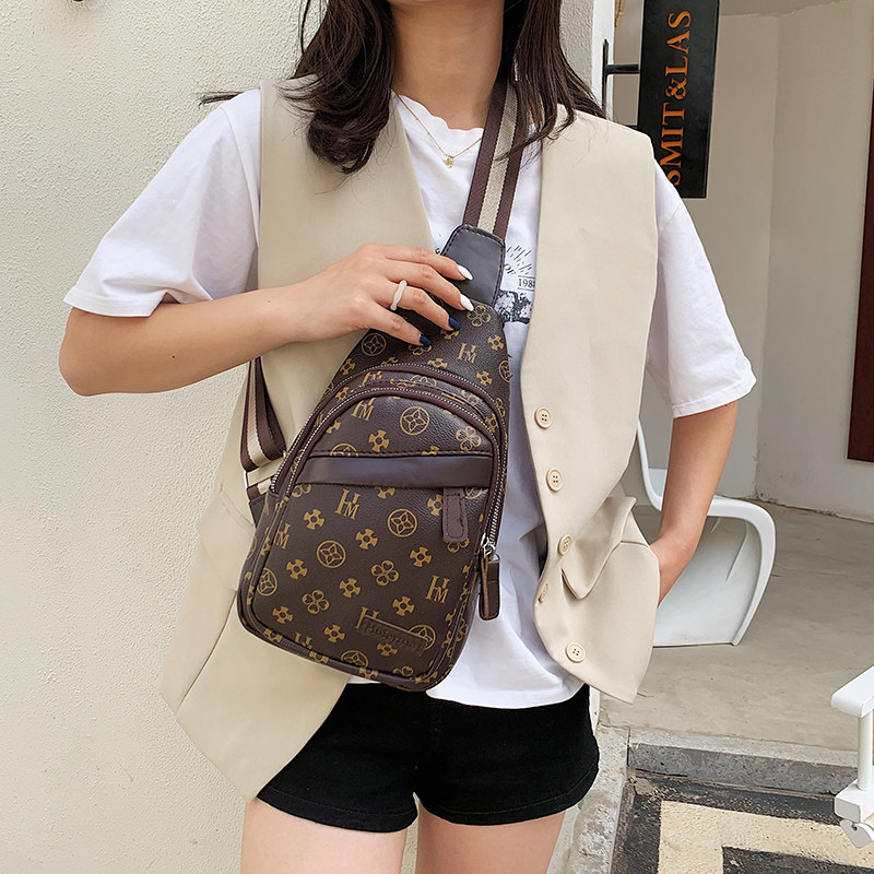 圣利威胸包女ins潮2021年新款时尚百搭休闲胸前包旅游女士小背包