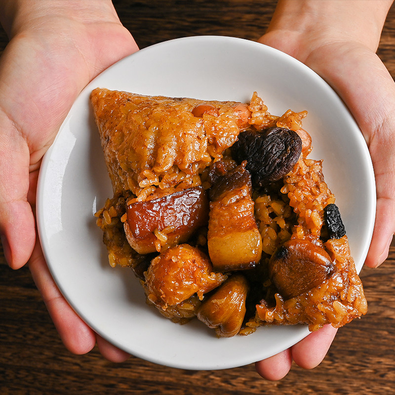 台湾南部特色八宝粽子端午手工蛋黄粽子香菇花生烧肉粽闽南烧肉粽