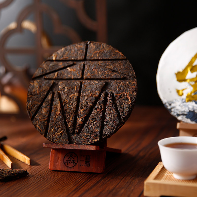 森晒手掰茶饼云南茶叶勐海金系列易武普洱茶熟茶饼糯香200g收藏