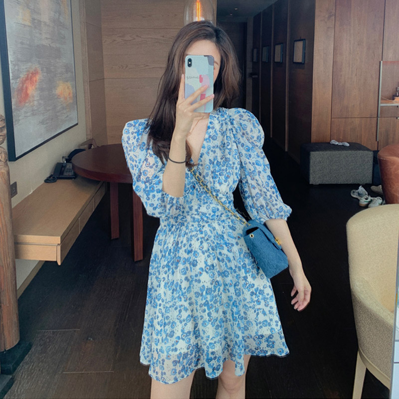 2022新款女神范气质泡泡袖裙子夏季法式温柔风收腰显瘦碎花连衣裙