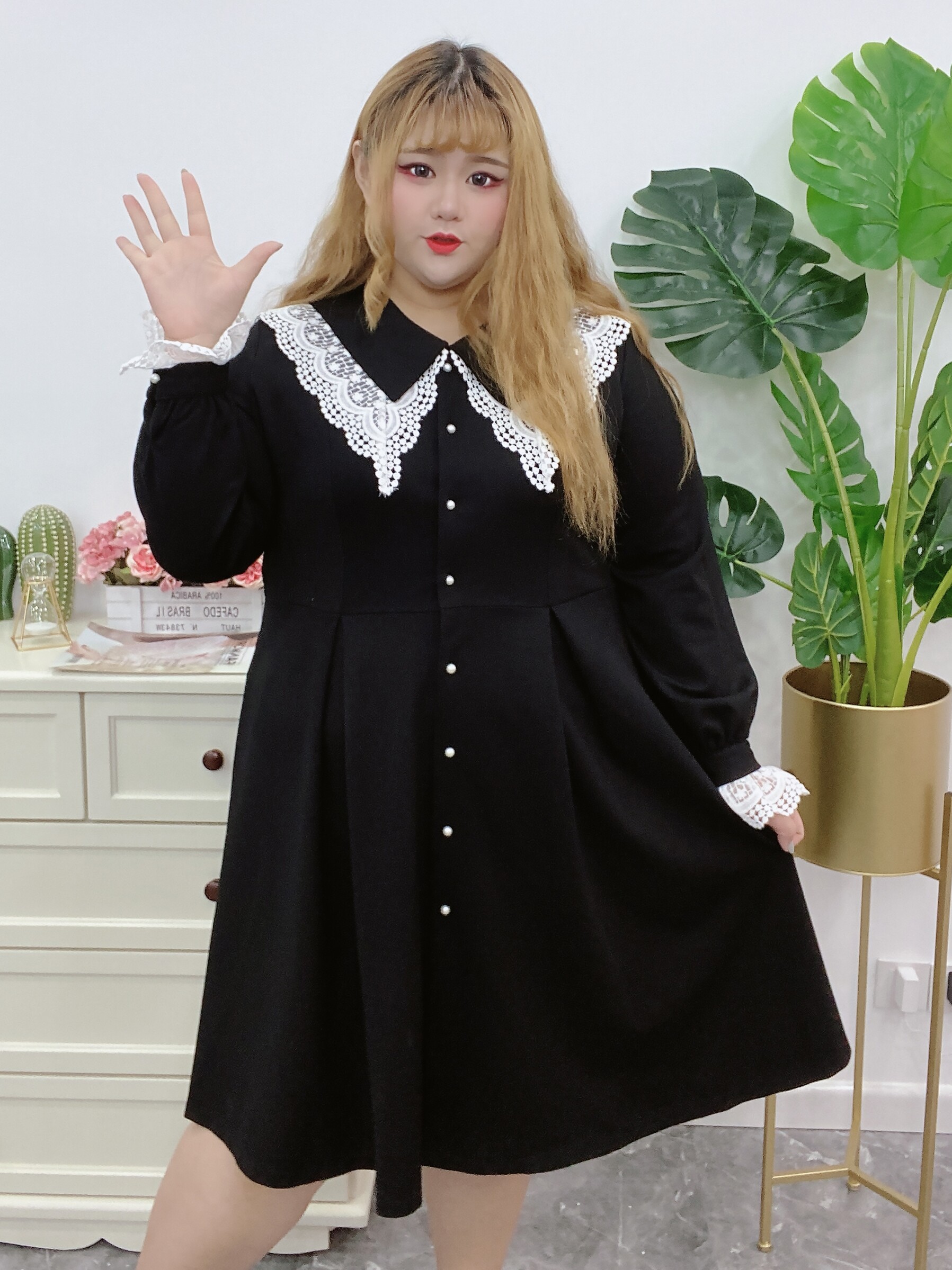 胖仙女莹莹大码女装秋装胖妞ins通勤收腰蕾丝翻领气质显瘦连衣裙