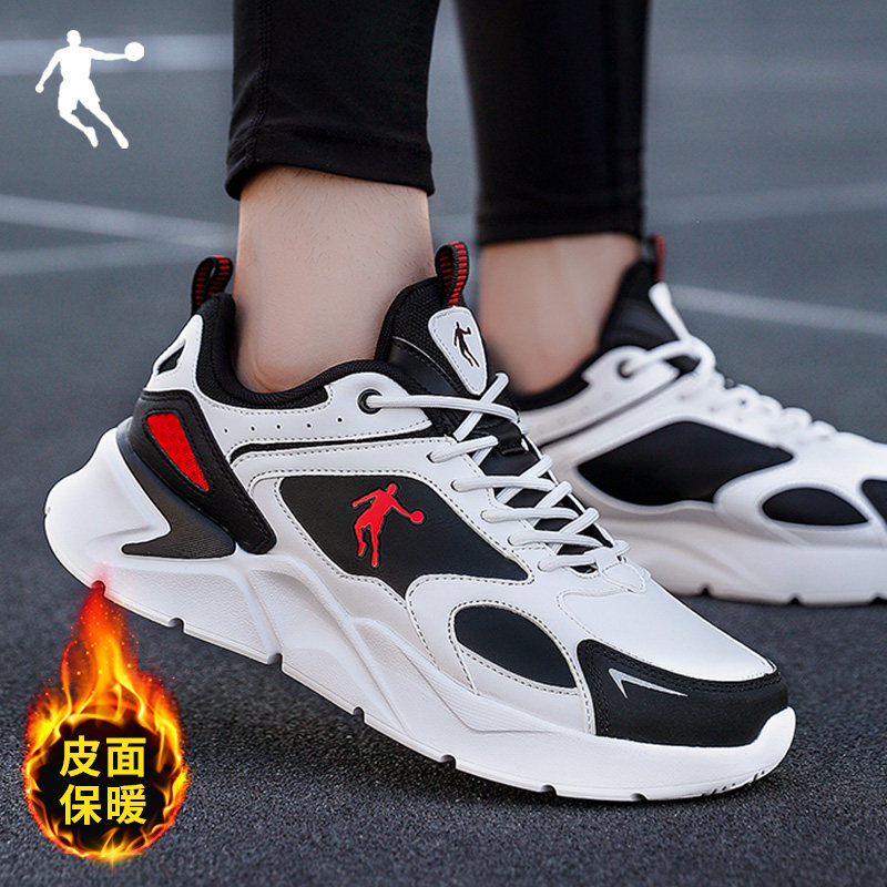 乔丹运动鞋男鞋2021冬季新款皮面防水鞋子官方旗舰正品男士跑步鞋