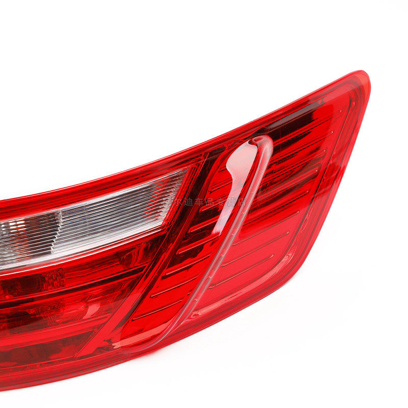 车灯适配18款奔腾b70尾灯总成b70刹车倒车防追尾灯