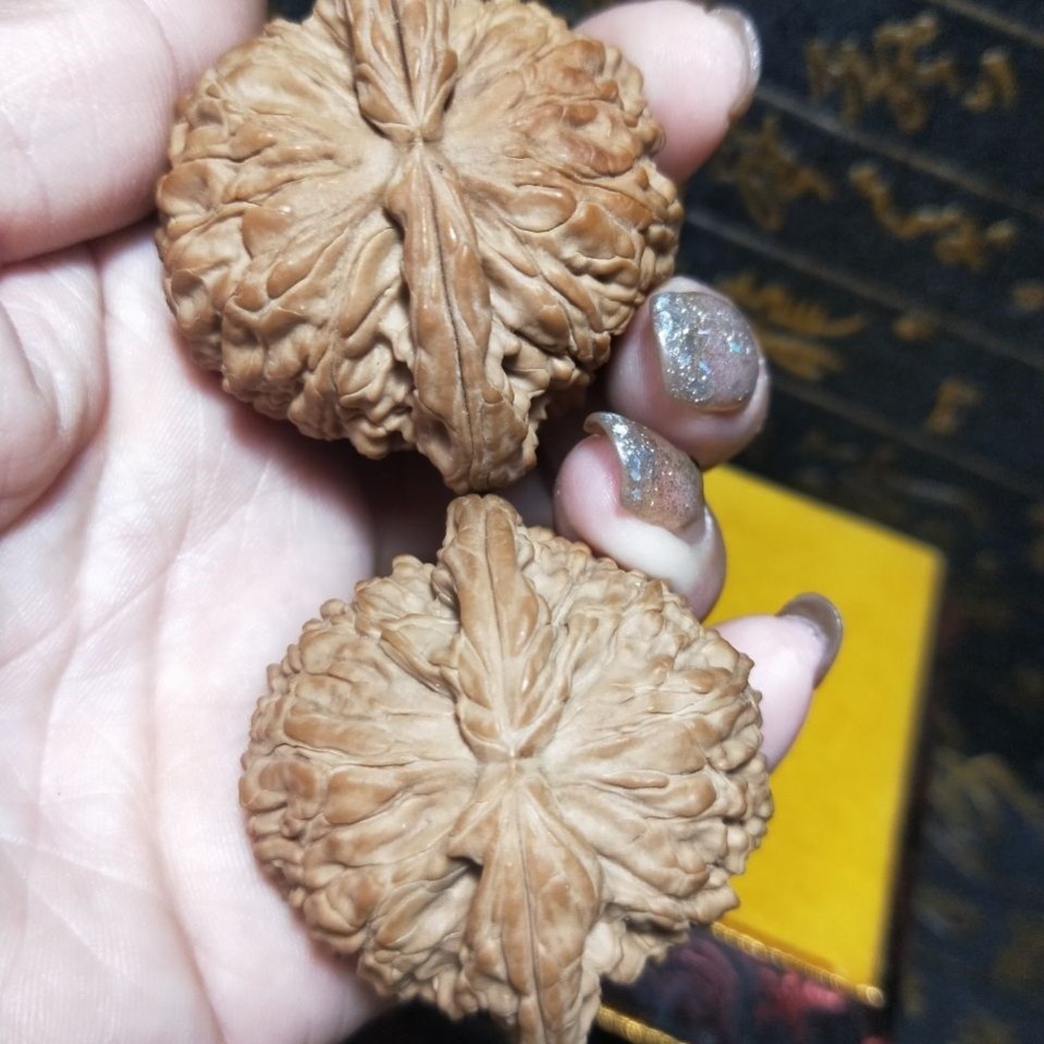 核桃手球天然老树文玩白狮狮子头三角白闷白球白健身球