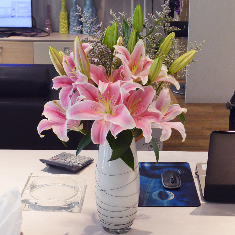 鲜花云南直发批香水养百合花插花花束玫瑰花向日葵家用插花办公室