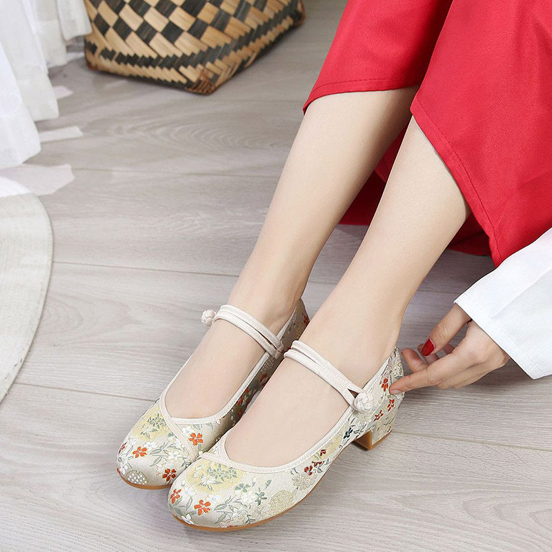 复古织锦缎旗袍配鞋中跟绣花鞋茶服鞋子老北京一布鞋