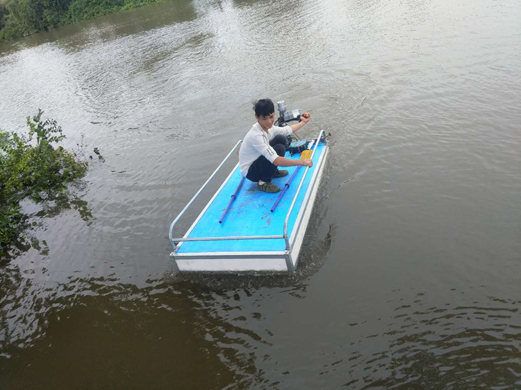 自制泡沫船出海捕鱼图片