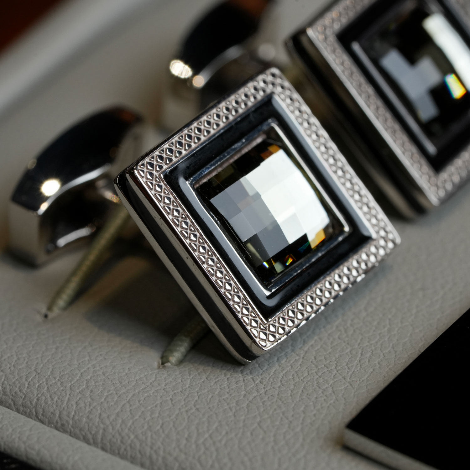 英国tateossianrt限量方形白色水晶西装法式袖扣铁马袖扣