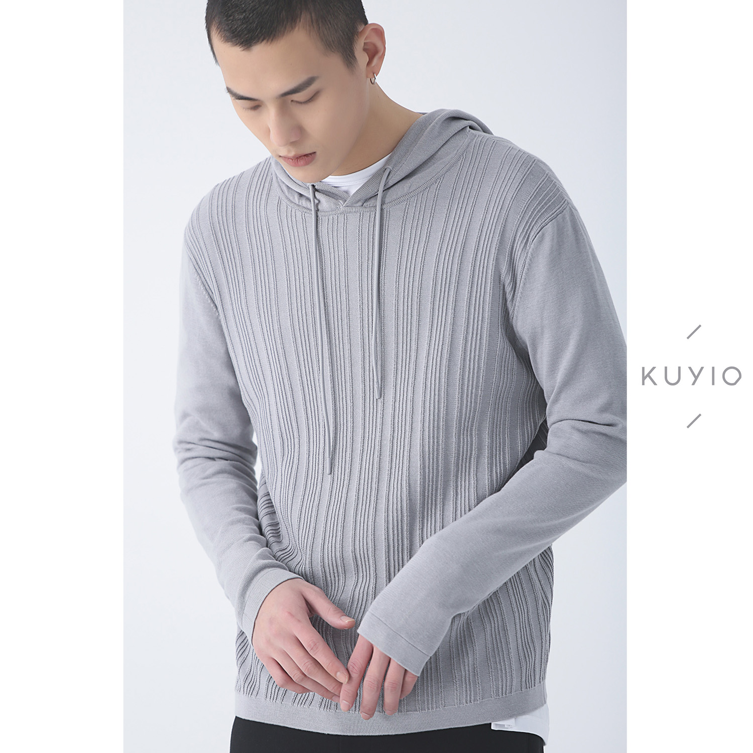 KUYIOU/设计师款 真丝混纺竖坑条连帽垂顺轻薄柔软套头针织卫衣男