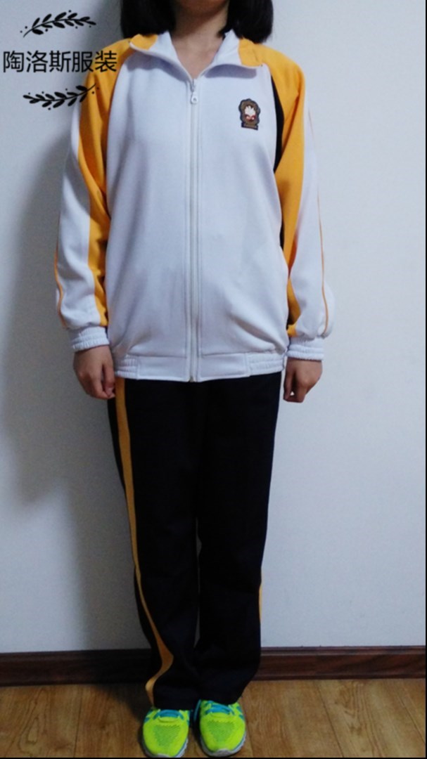 哈尔滨市南岗区初中春季白色黄条学生校服学生校服