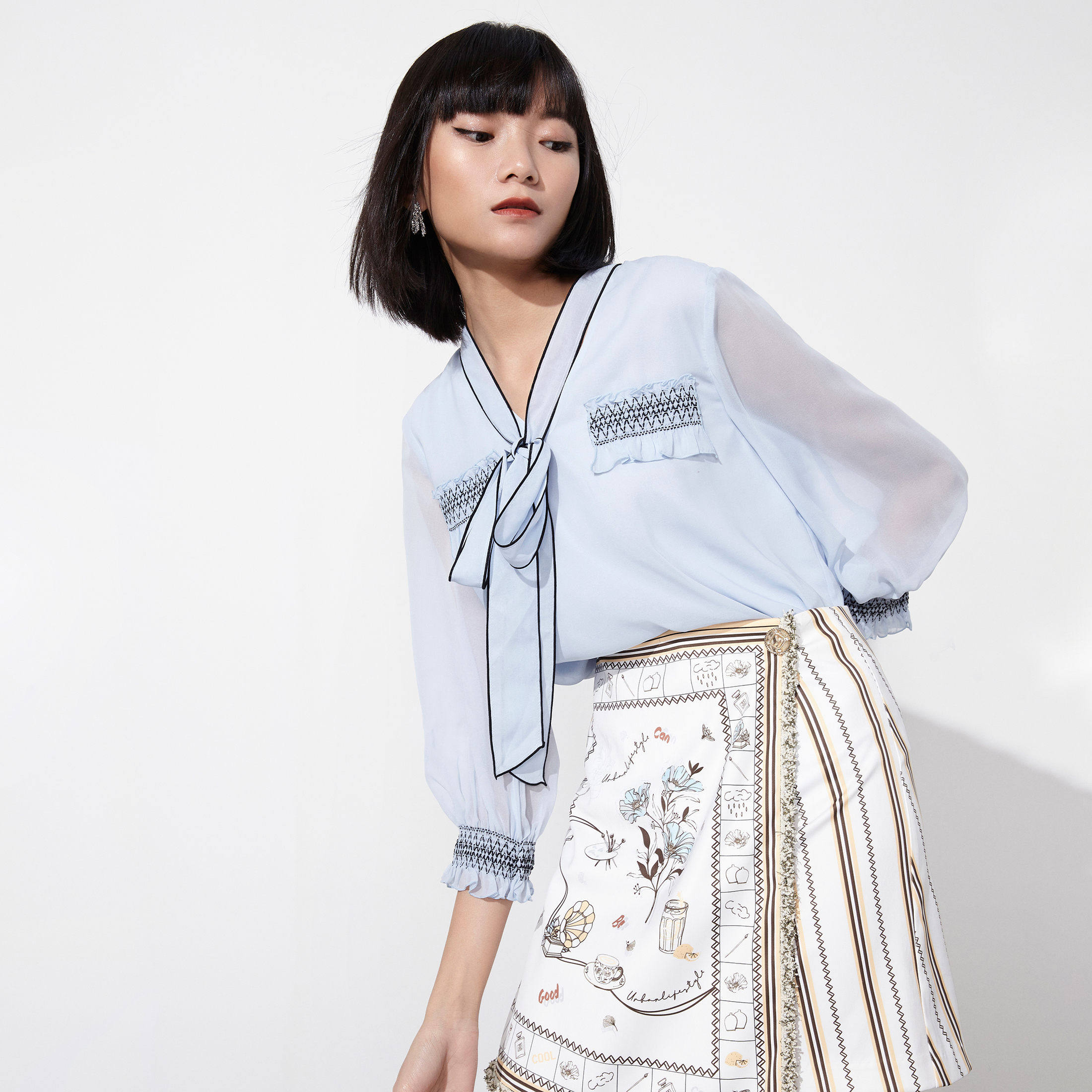 lily2020透视雪纺白色宽松拼接飘带夏新款蝴蝶结女装蕾丝衫