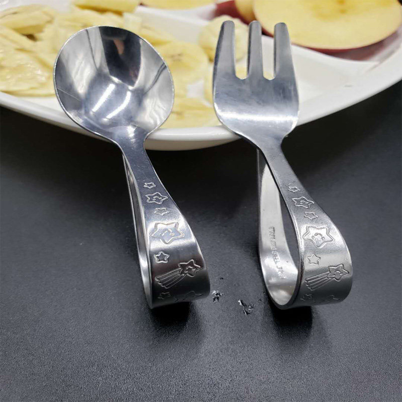 叉子宝宝日本进口不锈钢训练婴儿横握专用迷你儿童餐具