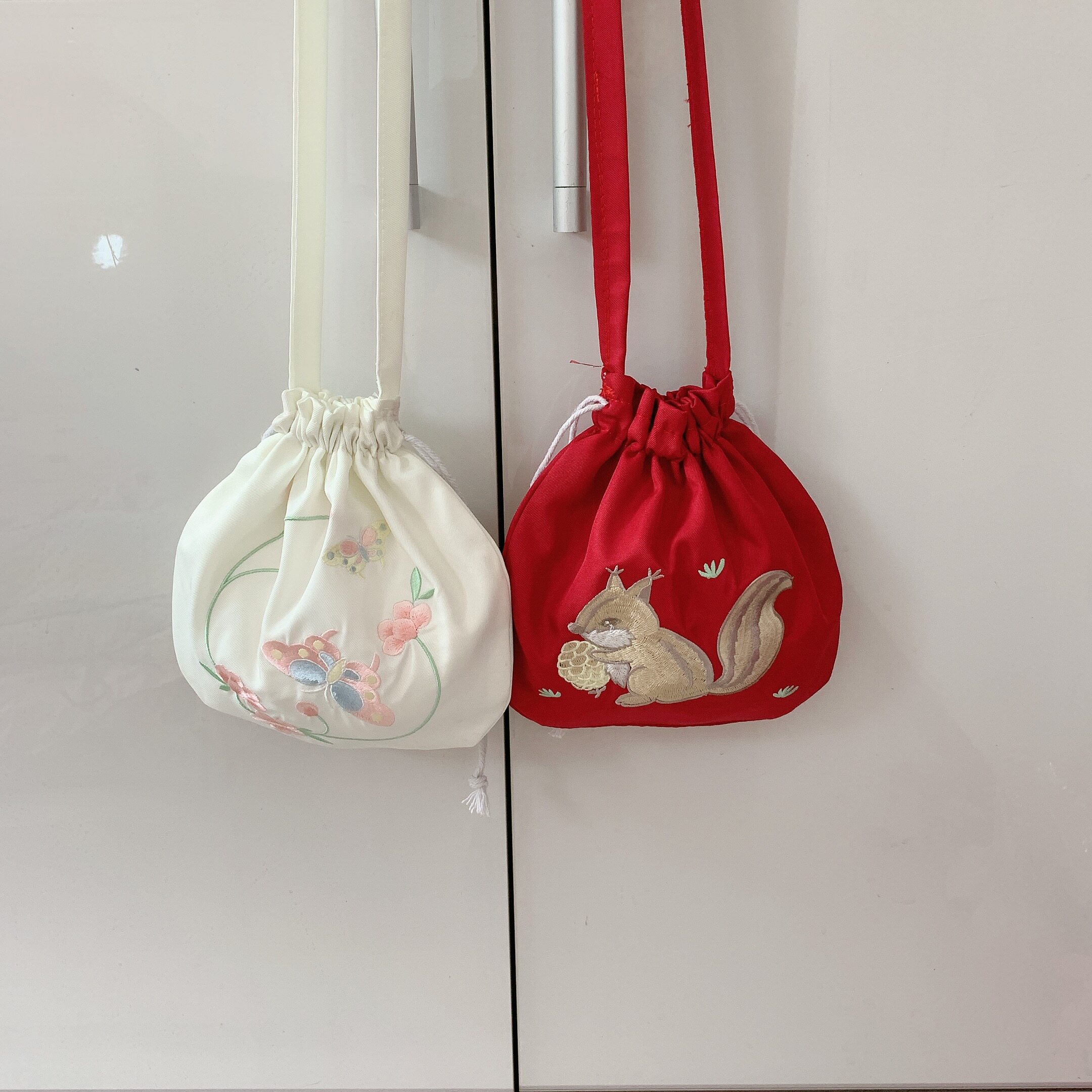 紫烟原创蝴蝶汉服斜挎包白红百搭单件包女复古汉服