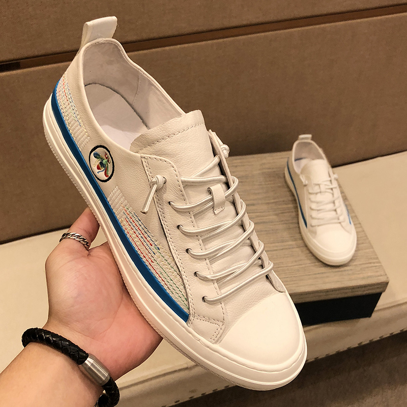 小蜜蜂小白鞋男2022春季新款透气薄款休闲板鞋男士百搭欧洲站男鞋