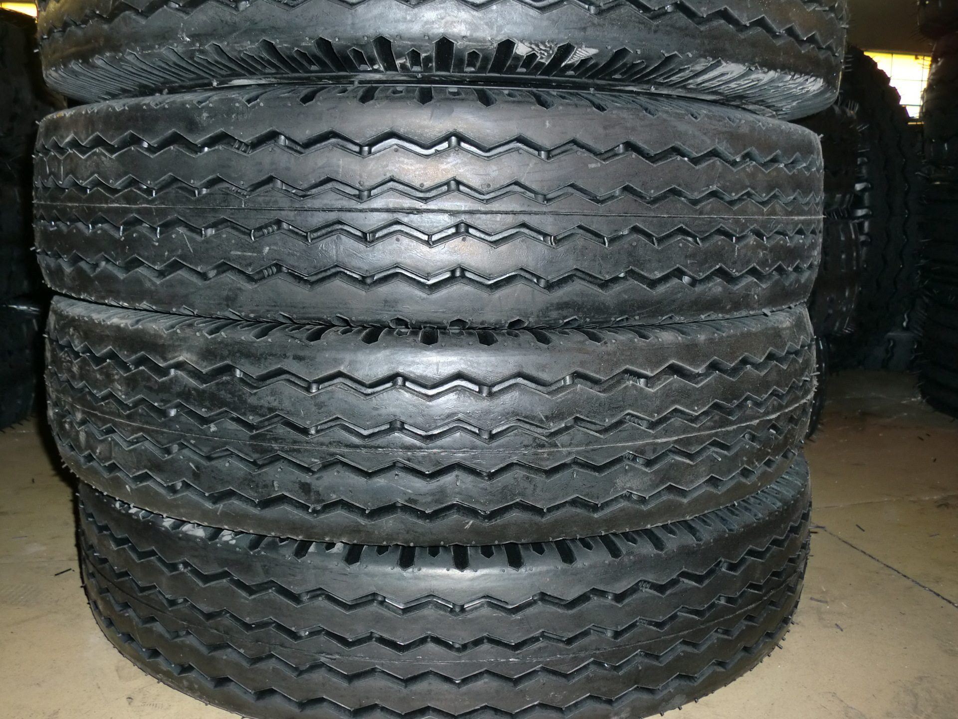 轻卡汽车轮胎四线水曲花纹全新110020110020力车胎