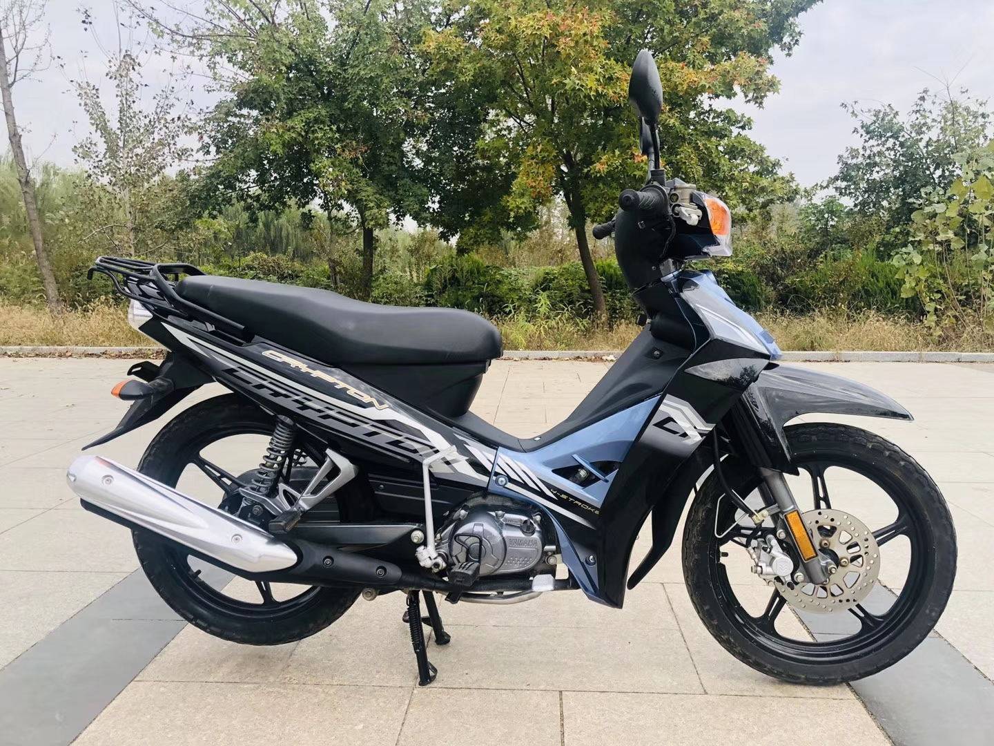 雅马哈c8弯梁摩托车110cc新款电喷125c冲程燃油摩托车整车