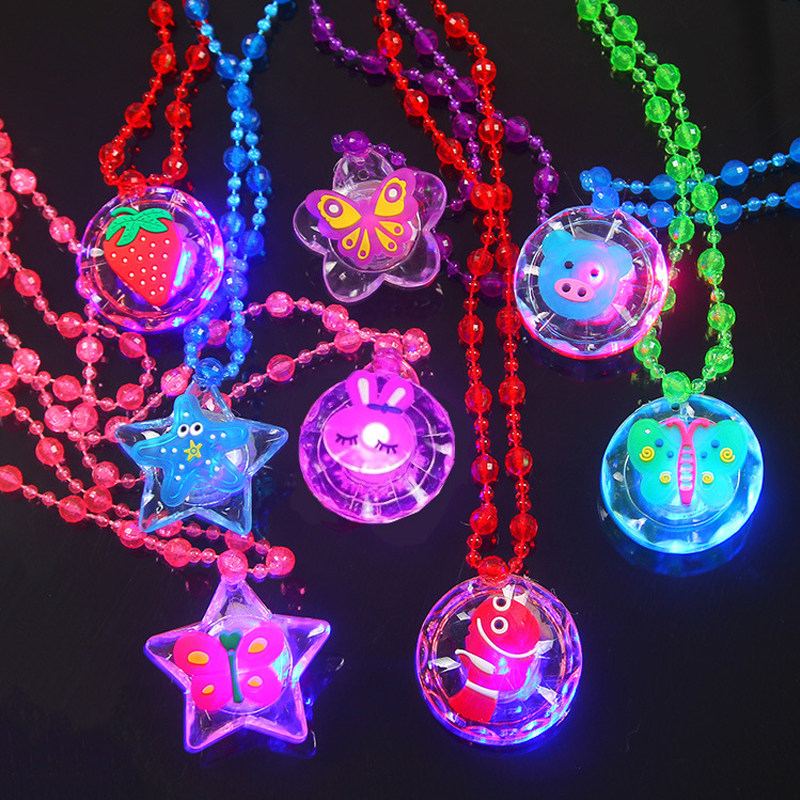 发光网红小玩玩具夜光儿童项链地摊广场热卖发光玩具
