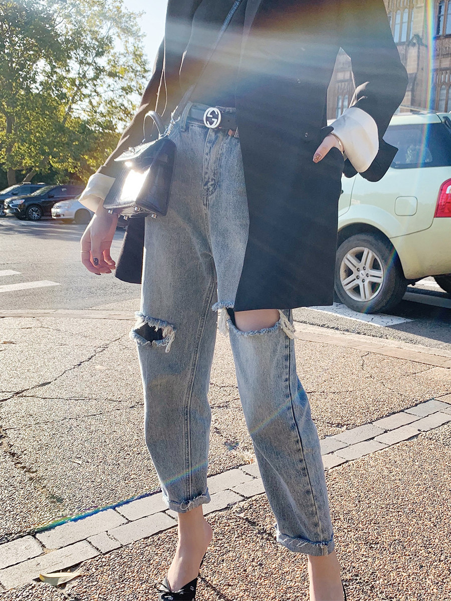 2022春季chic网红老爹膝盖破洞女宽松显瘦九分高腰小脚哈伦牛仔裤