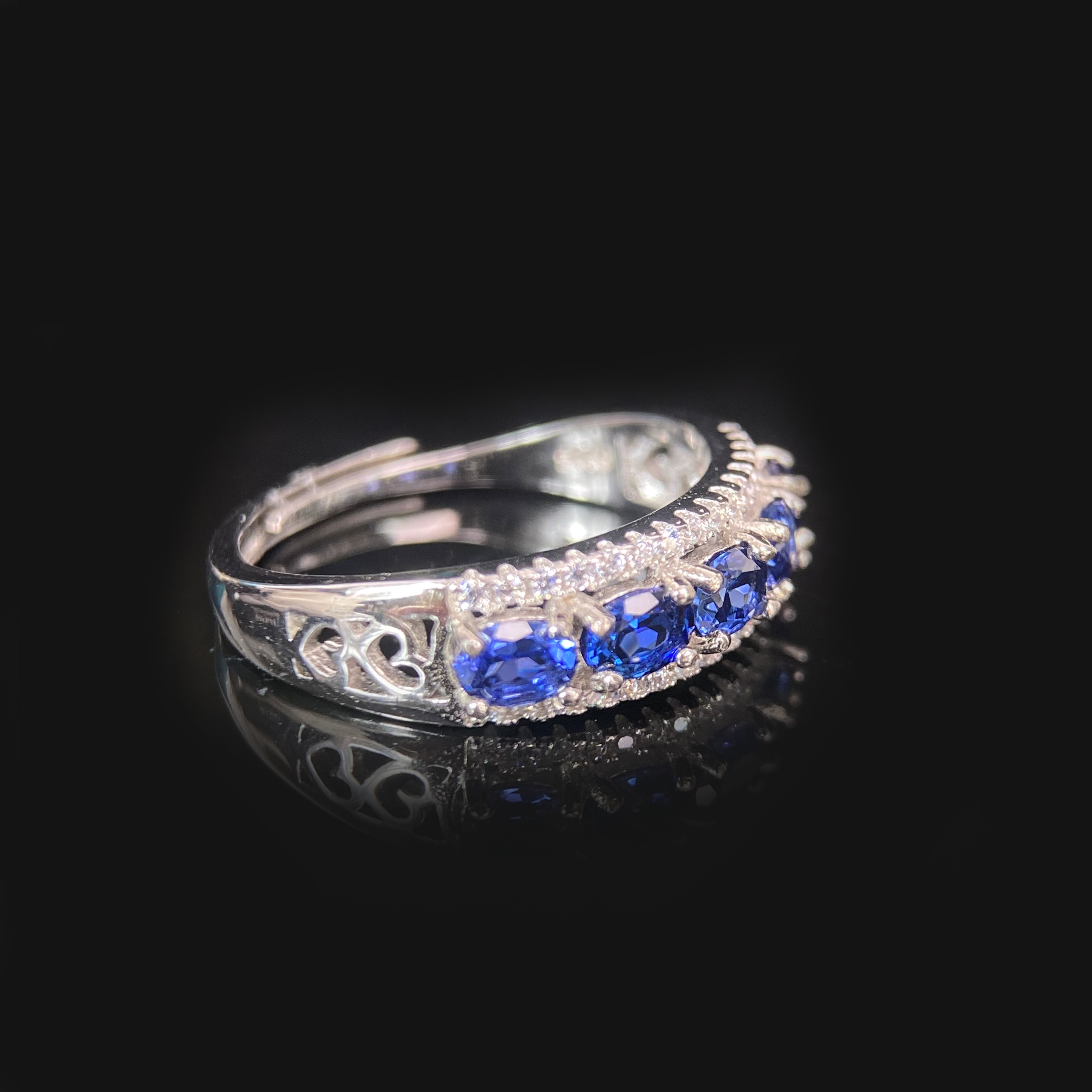 香港伯曼斯里兰卡皇家蓝宝石排戒镀金戒指活口手饰