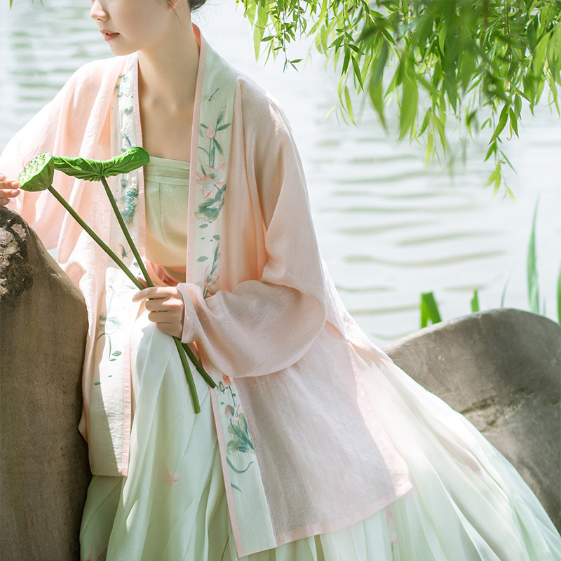 裳宫语绣花百迭飞机襟衫天丝日常服女宋制汉原创汉服
