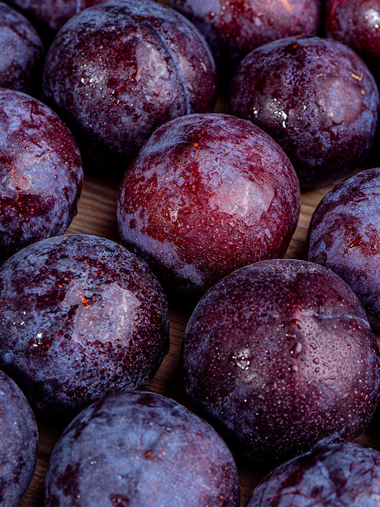 现货李子新鲜应当当季陕西黑布林现摘孕妇酸甜李子