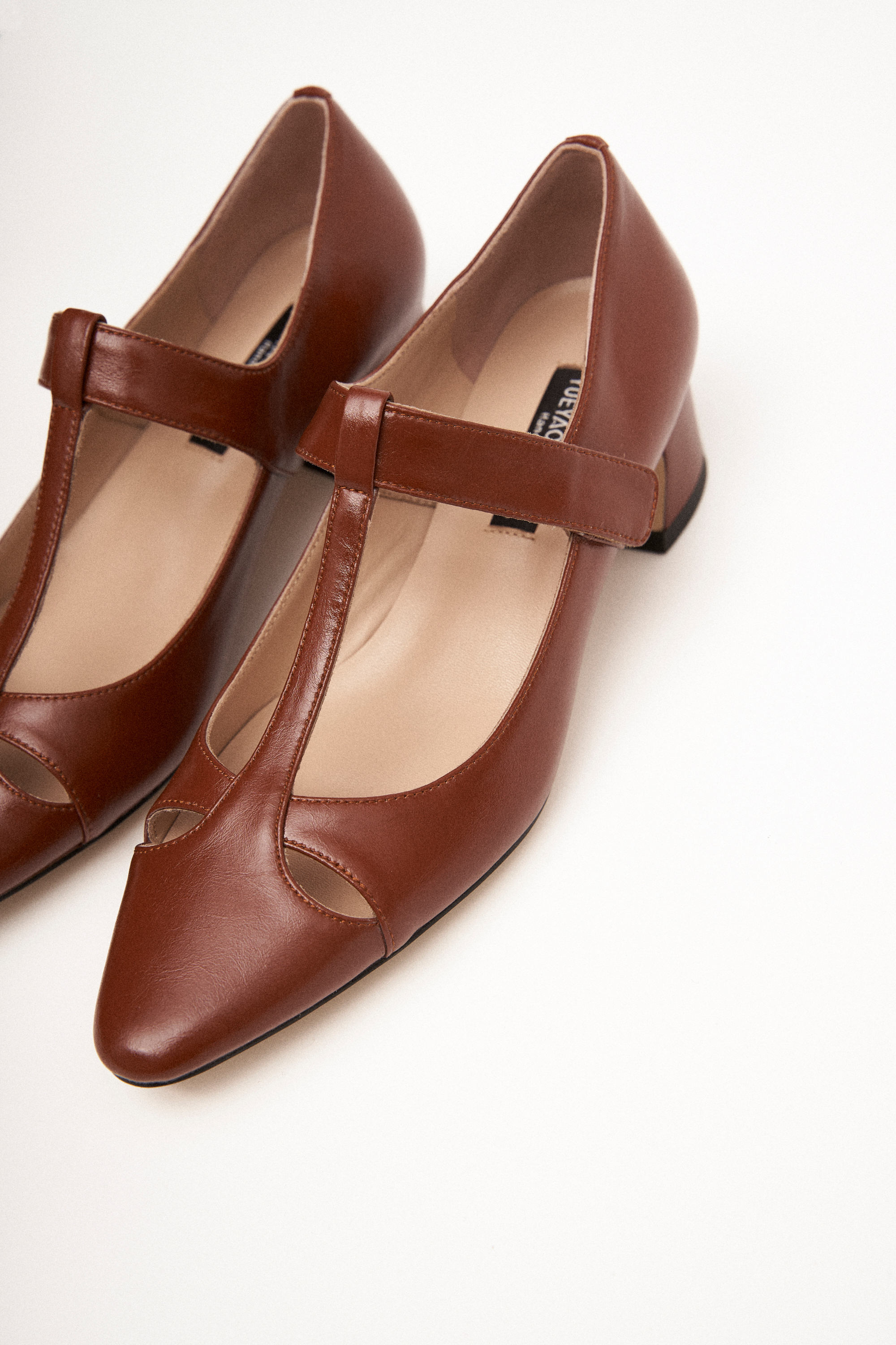 月曜事务所设计师玛丽珍镂空t字带粗跟vintage复古小圆头棕色单鞋