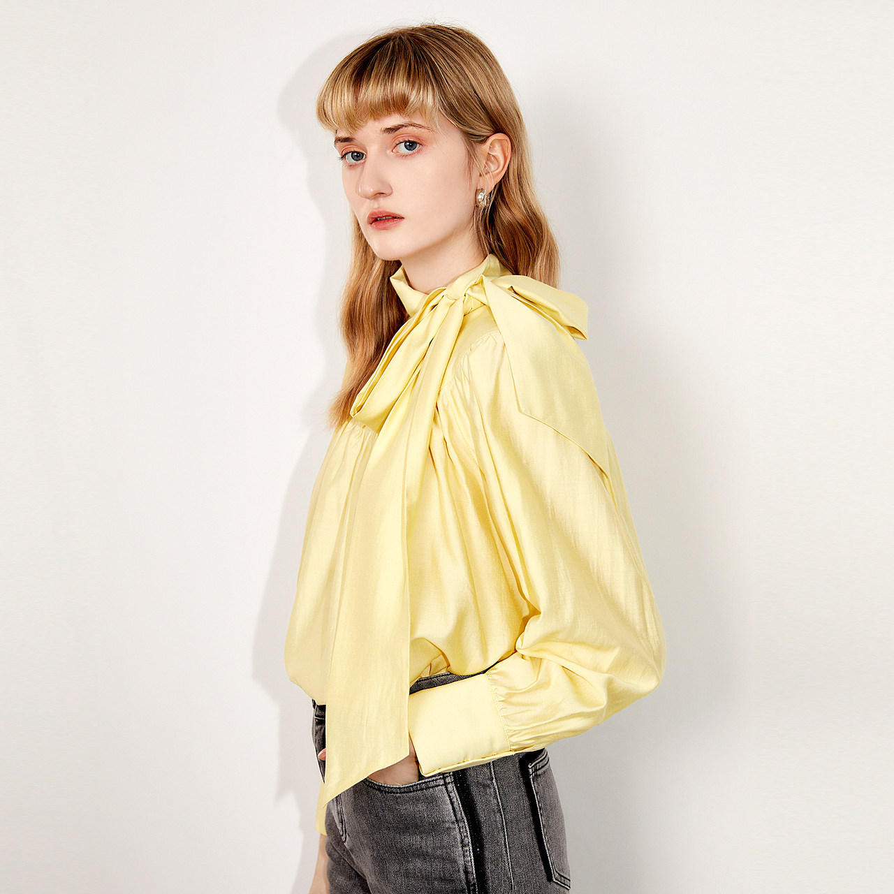 misscocoon黄衬衫2021秋装新款女装雅致蝴蝶结领口宽松长袖衬衫