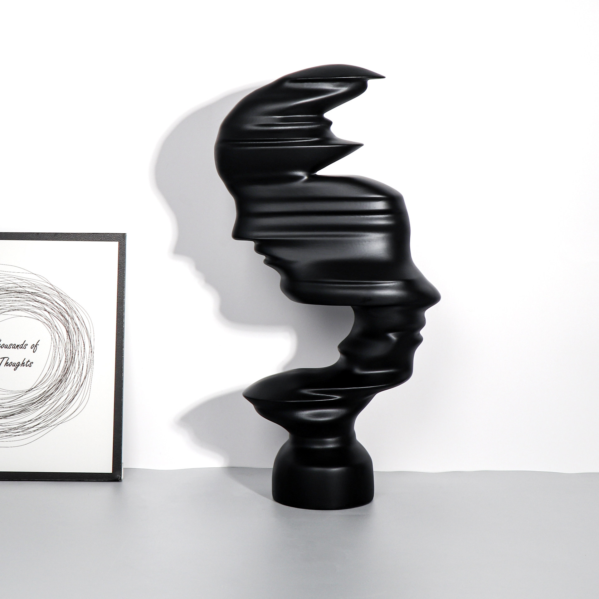 北欧样板房售楼部网红艺术摆件现代简约抽象雕塑人像摆件