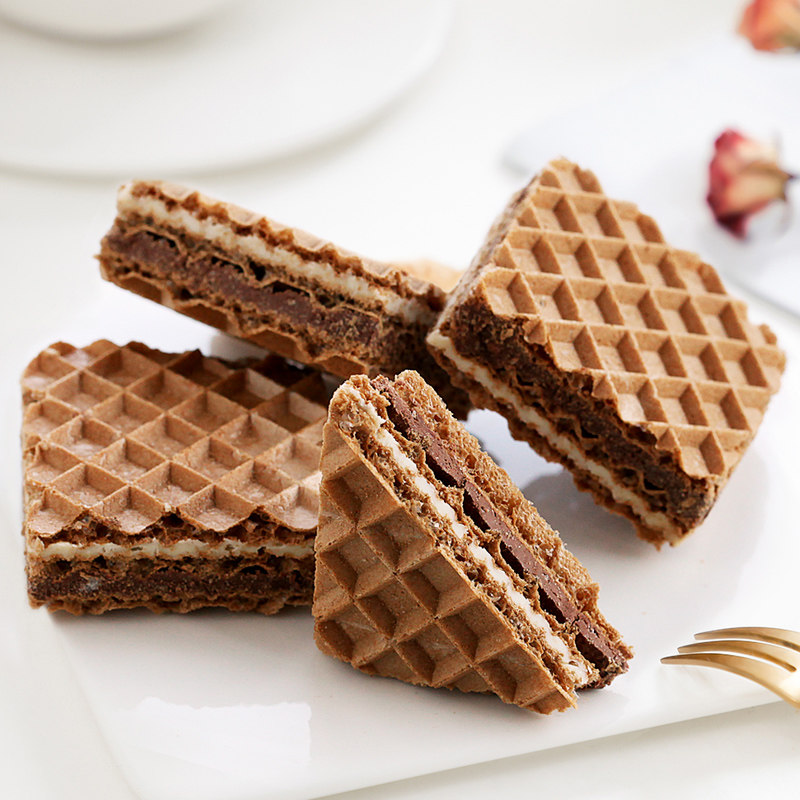 抖音阿闽巧克力牛奶夹心威化饼干五层网红小吃威化饼干