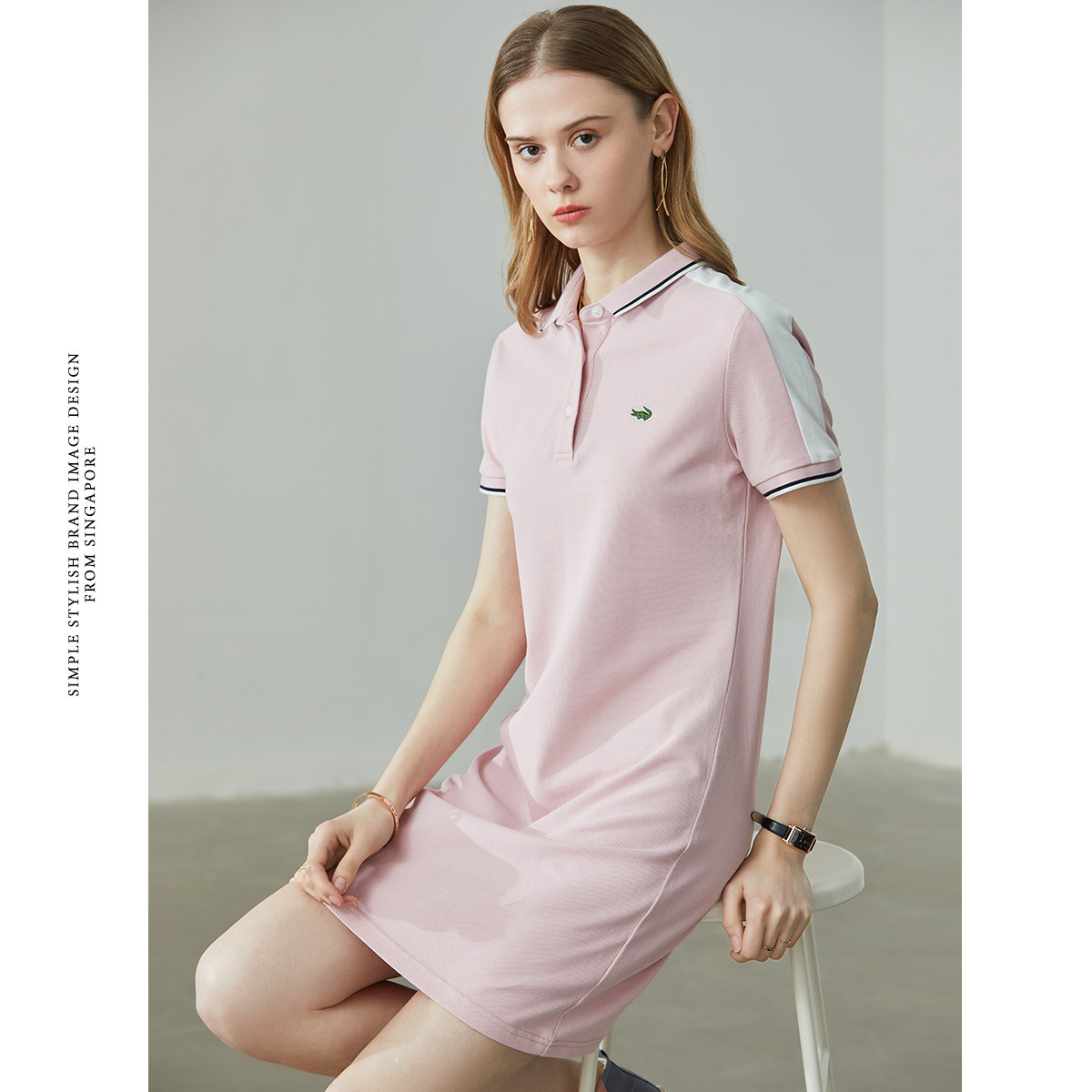 卡帝乐鳄鱼短袖粉色polo领连衣裙女2022年夏季新款收腰显瘦polo裙