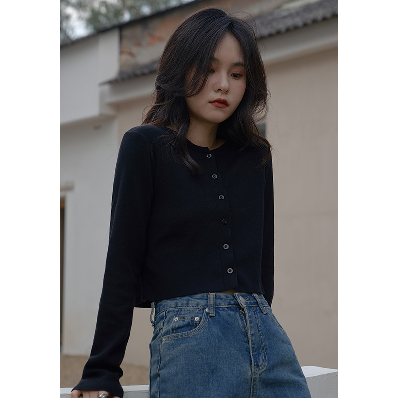 黑色别致百搭薄款外套2022春秋季新款长袖外搭针织开衫女短款上衣