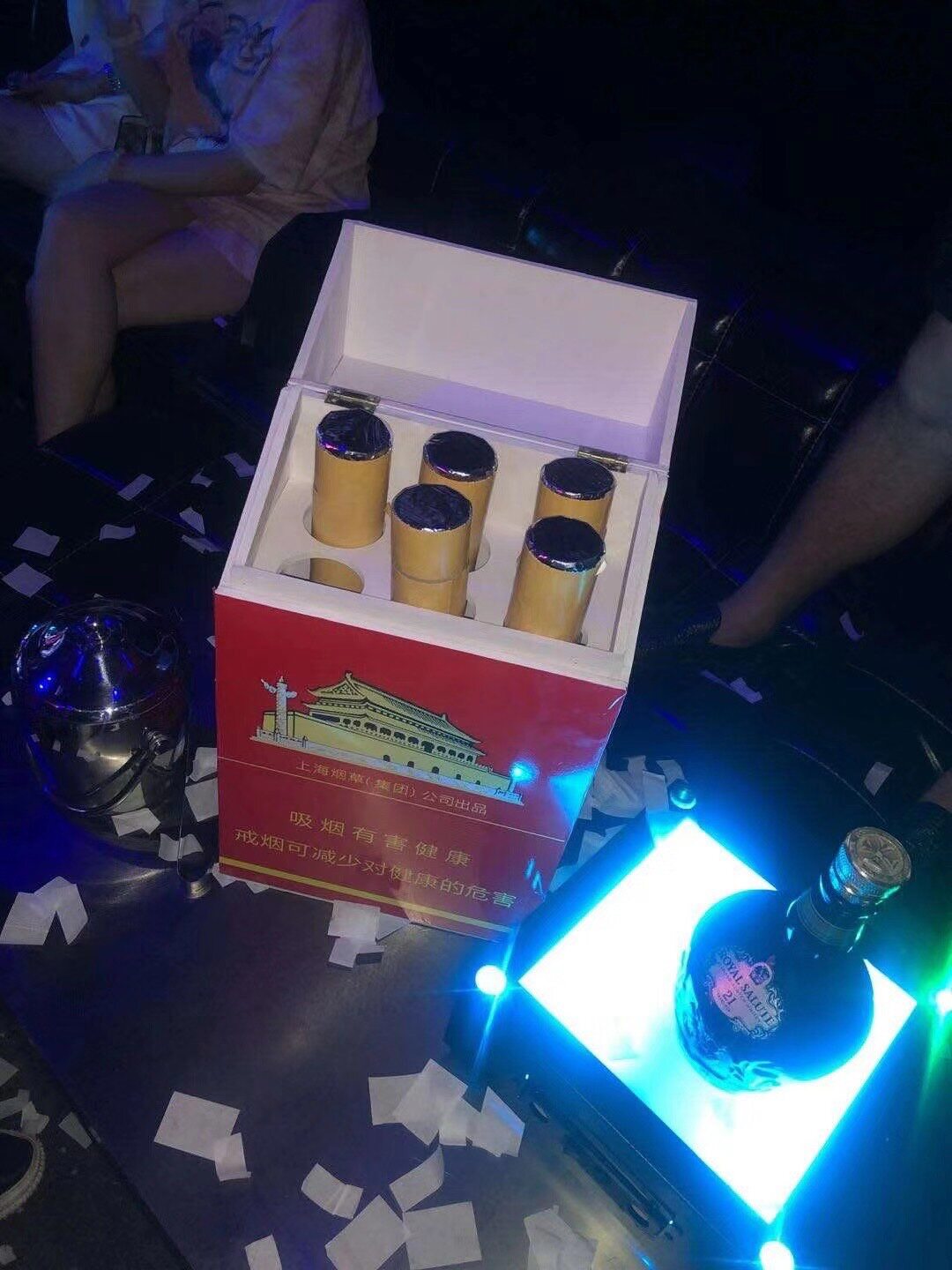 华子超大道具仿真恶搞抱枕模型巨型盒版抽根礼花