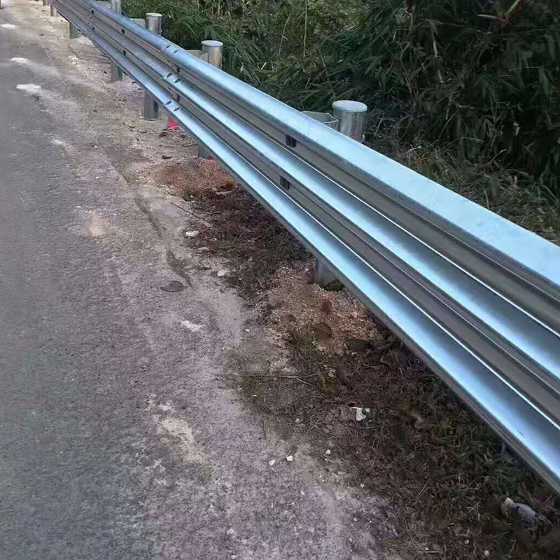 波形护栏云南高速公路梁钢厂家防撞热镀镀锌乡村护栏