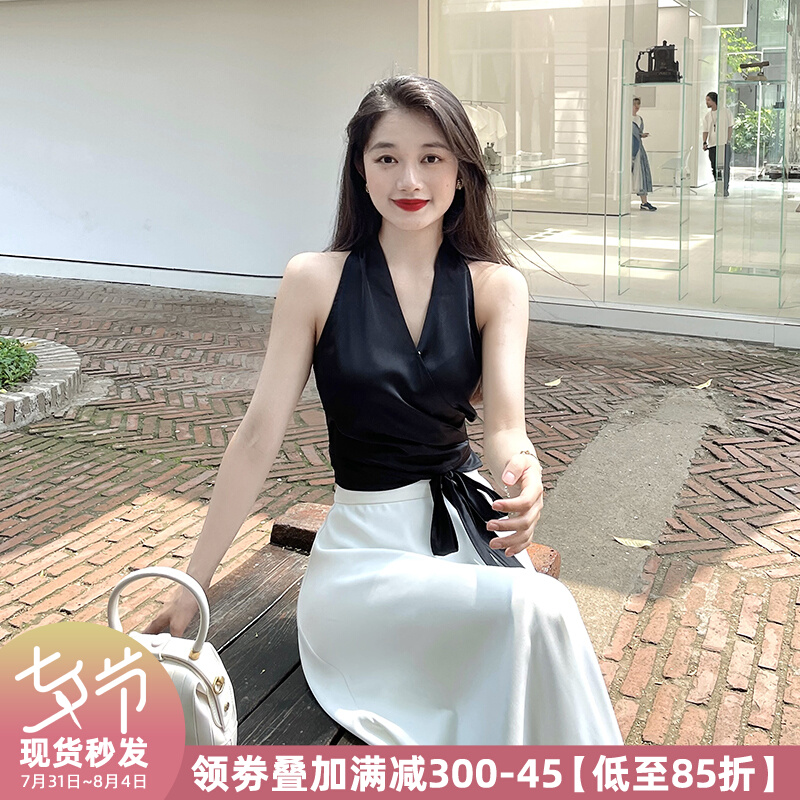 林关关 设计感小众别致衬衣气质V领上衣女夏修身性感盐系穿搭轻熟