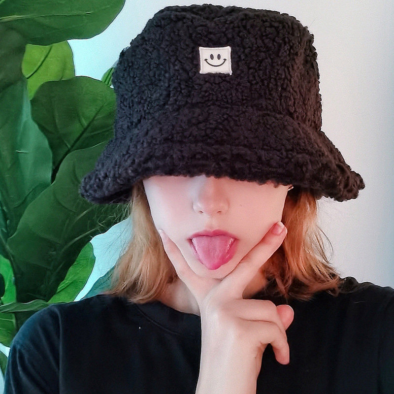 日本羊羔毛绒渔夫秋冬显脸小韩潮牌笑脸保暖帽子