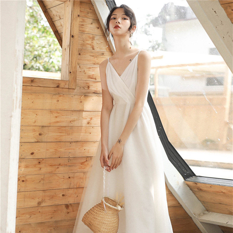 法式复古吊带白色纱裙连衣裙子女2022年新款沙滩连衣裙
