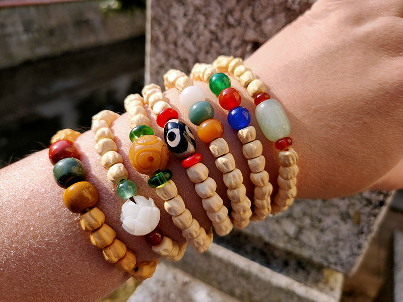 天然百香文玩单圈手原创宗热振寺顺纹配饰柏香手串